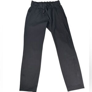 A373 Lululemon on the fly Pant Ali trend Black size 4 7/8 28”